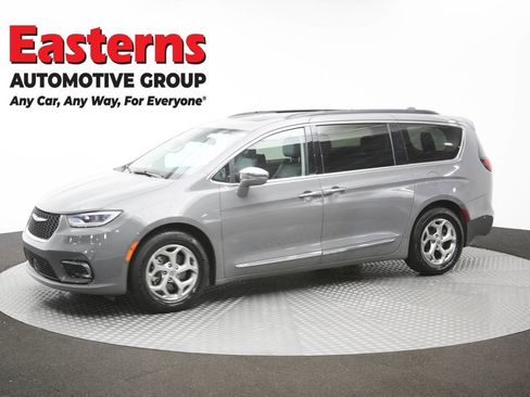 Used 2022 Chrysler Pacifica Limited image 55