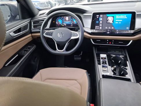Used 2024 Volkswagen Atlas Cross Sport SE w/ Panoramic Sunroof Package FWD image 10