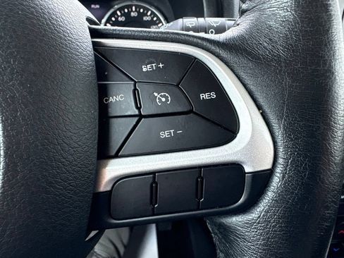 Used 2021 Jeep Renegade Latitude w/ Convenience Group AWD/4WD image 21