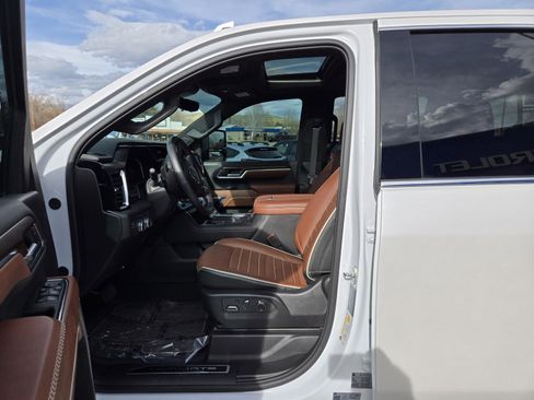 Used 2024 GMC Sierra 2500 Denali Ultimate image 9