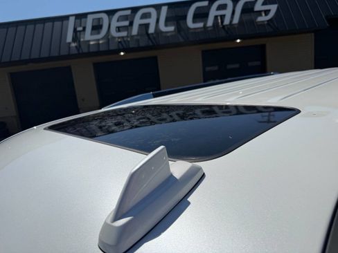 Used 2017 Cadillac Escalade ESV Premium Luxury image 17