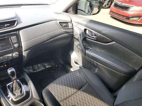 Used 2018 Nissan Rogue S image 21