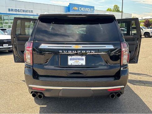 Used 2023 Chevrolet Suburban High Country w/ Advanced Technology Package AWD/4WD image 12