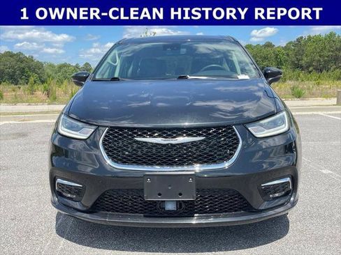 Certified 2023 Chrysler Pacifica Touring-L FWD image 8