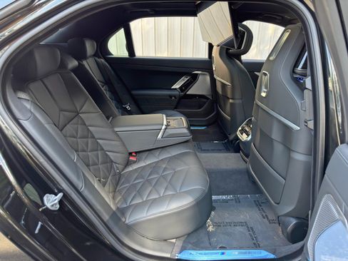 Used 2025 BMW 740i w/ Premium Package RWD image 51