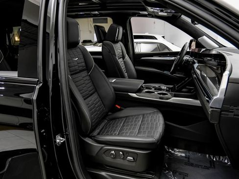 Used 2025 Cadillac Escalade V AWD/4WD image 49