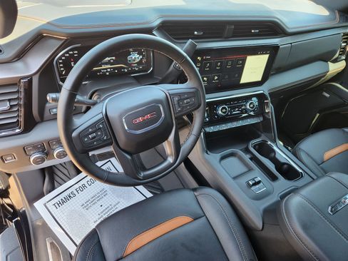 Used 2025 GMC Sierra 2500 AT4 w/ AT4 Premium Plus Package image 8