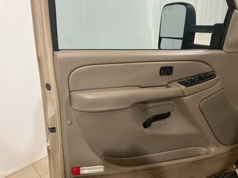 Used 2005 Chevrolet Silverado 2500 LS w/ Heavy-Duty Power Package image 9