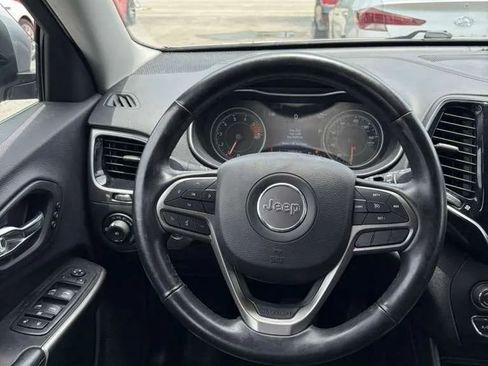 Used 2019 Jeep Cherokee Limited AWD/4WD image 9