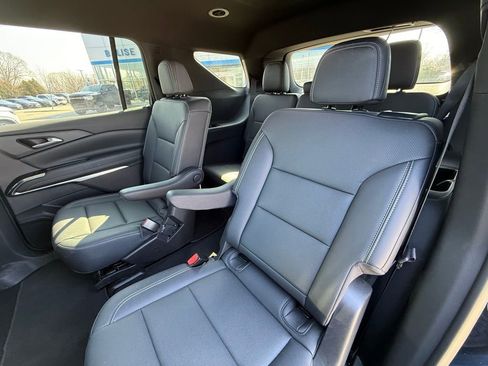 Used 2025 Chevrolet Traverse LT image 26