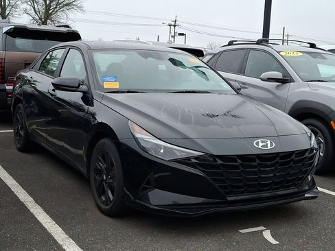 Used 2023 Hyundai Elantra SEL image 6