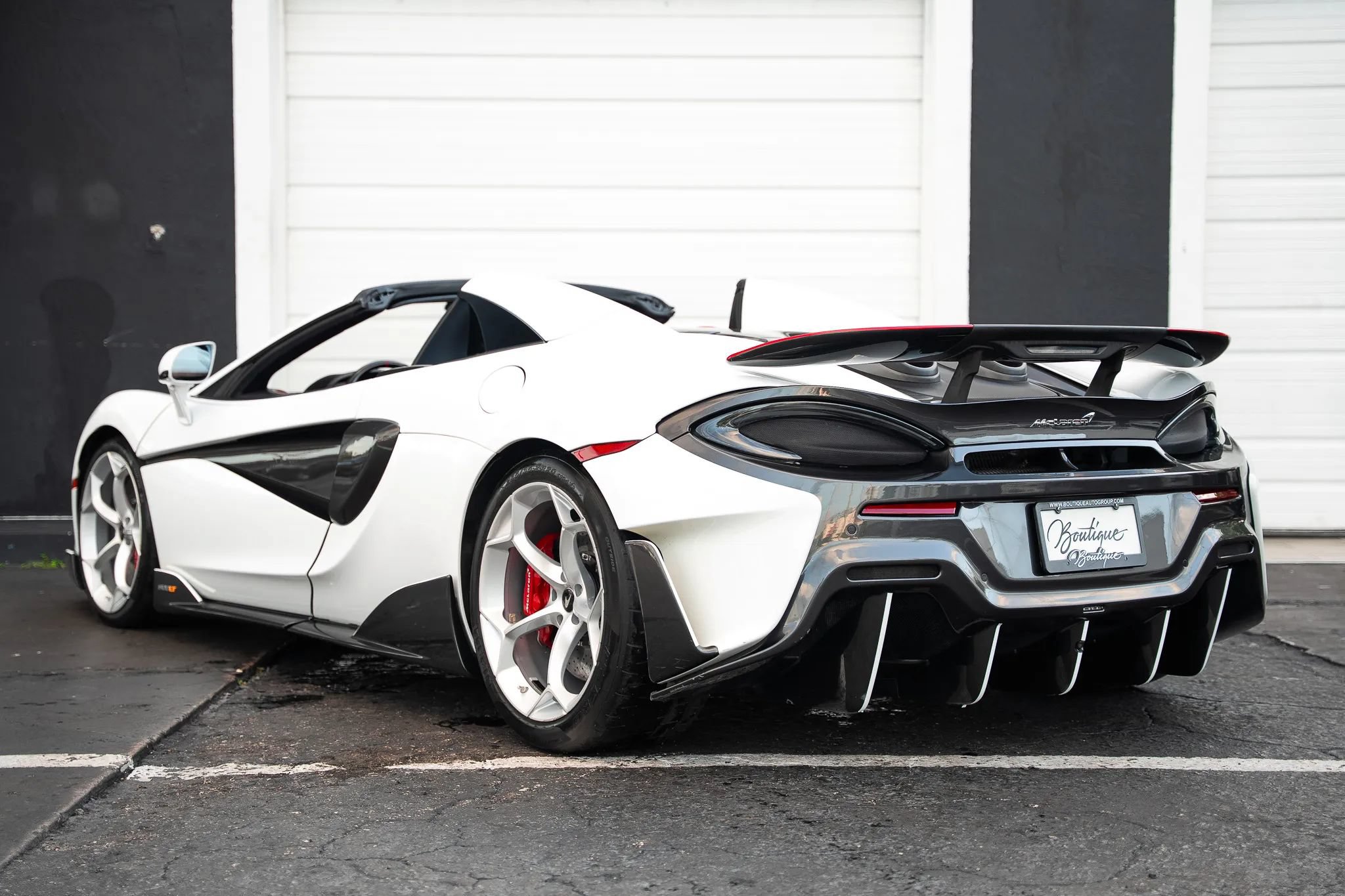 Used 2020 McLaren 600LT Spider RWD image 4
