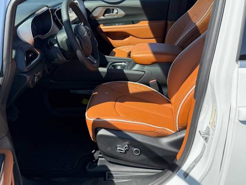 New 2026 Chrysler Pacifica Pinnacle AWD/4WD image 20