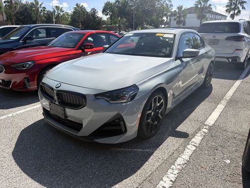 Used 2025 BMW 230i Coupe w/ M Sport Package RWD image 4