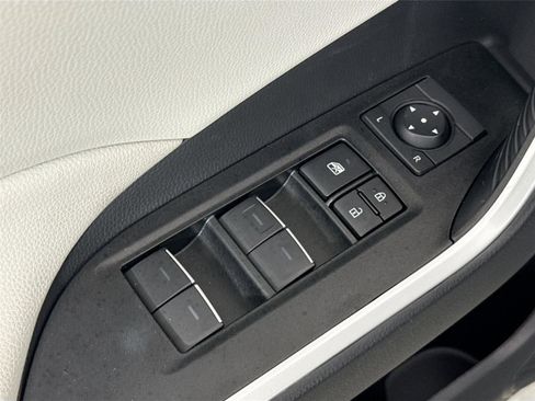 Certified 2025 Toyota RAV4 XLE FWD image 28