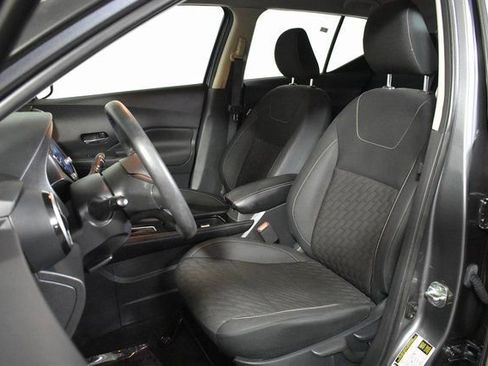 Used 2021 Nissan Kicks SV image 9