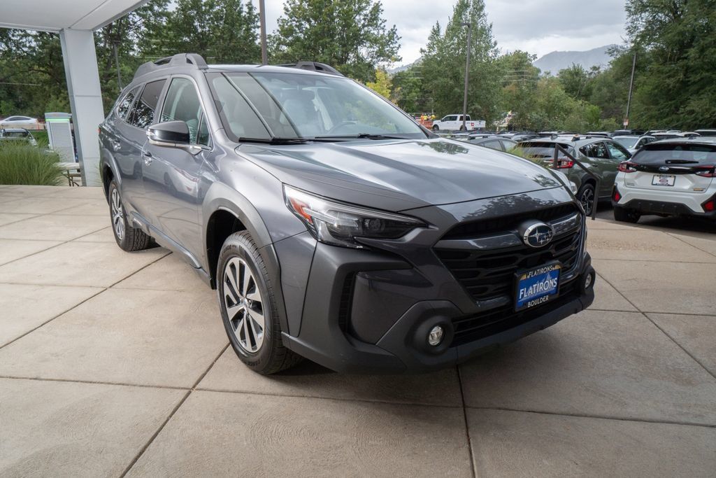 Used 2023 Subaru Outback Premium AWD/4WD image 2