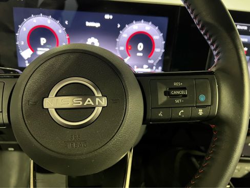 Certified 2025 Nissan Kicks SR FWD image 18