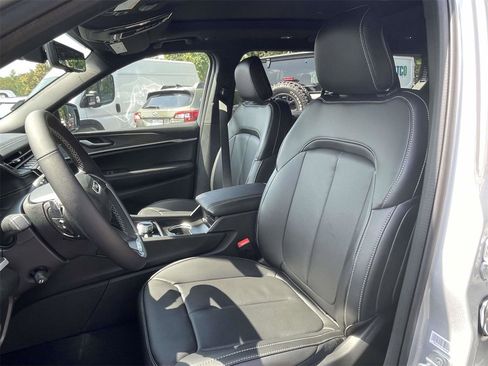 New 2025 Jeep Grand Cherokee L Limited w/ Luxury Tech Group II image 60