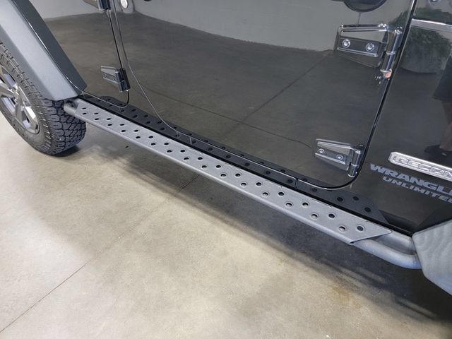 Used 2017 Jeep Wrangler Unlimited Rubicon AWD/4WD image 32