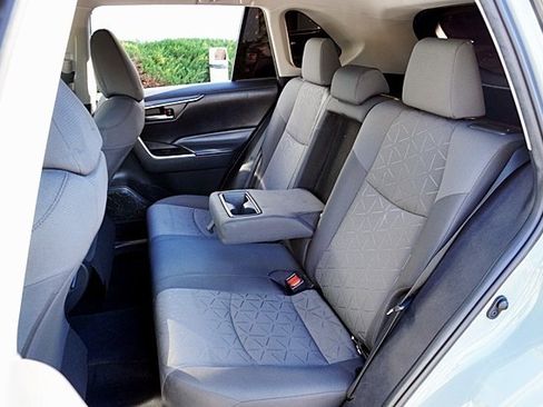 Used 2021 Toyota RAV4 XLE image 16