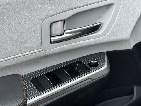 Certified 2021 Toyota Sienna XSE image 17