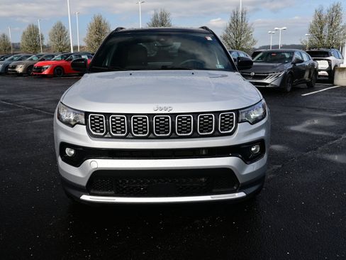 Used 2025 Jeep Compass Limited image 3