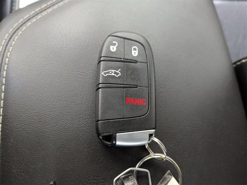 Used 2015 Dodge Challenger SRT Hellcat image 29