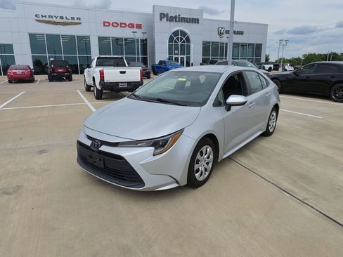 Used 2024 Toyota Corolla LE FWD image 9