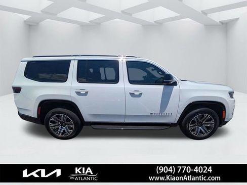 Used 2025 Jeep Wagoneer 4WD w/ Convenience Group I image 2