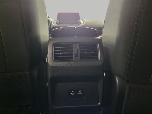 Used 2025 Nissan Rogue SV image 22