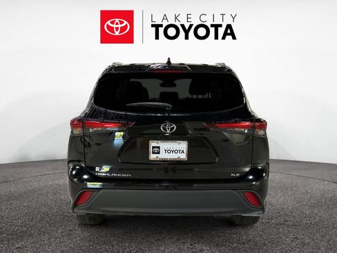 Used 2024 Toyota Highlander XLE FWD image 7