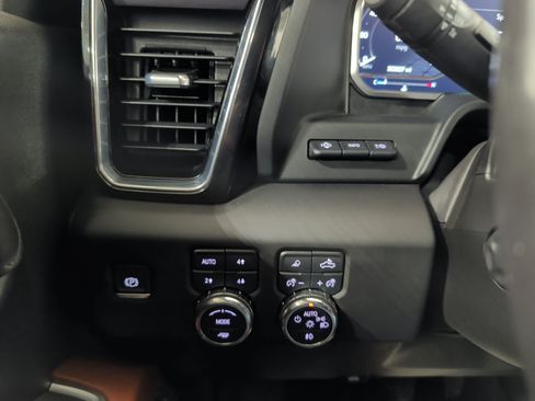 Used 2022 GMC Sierra 1500 Denali Ultimate AWD/4WD image 12