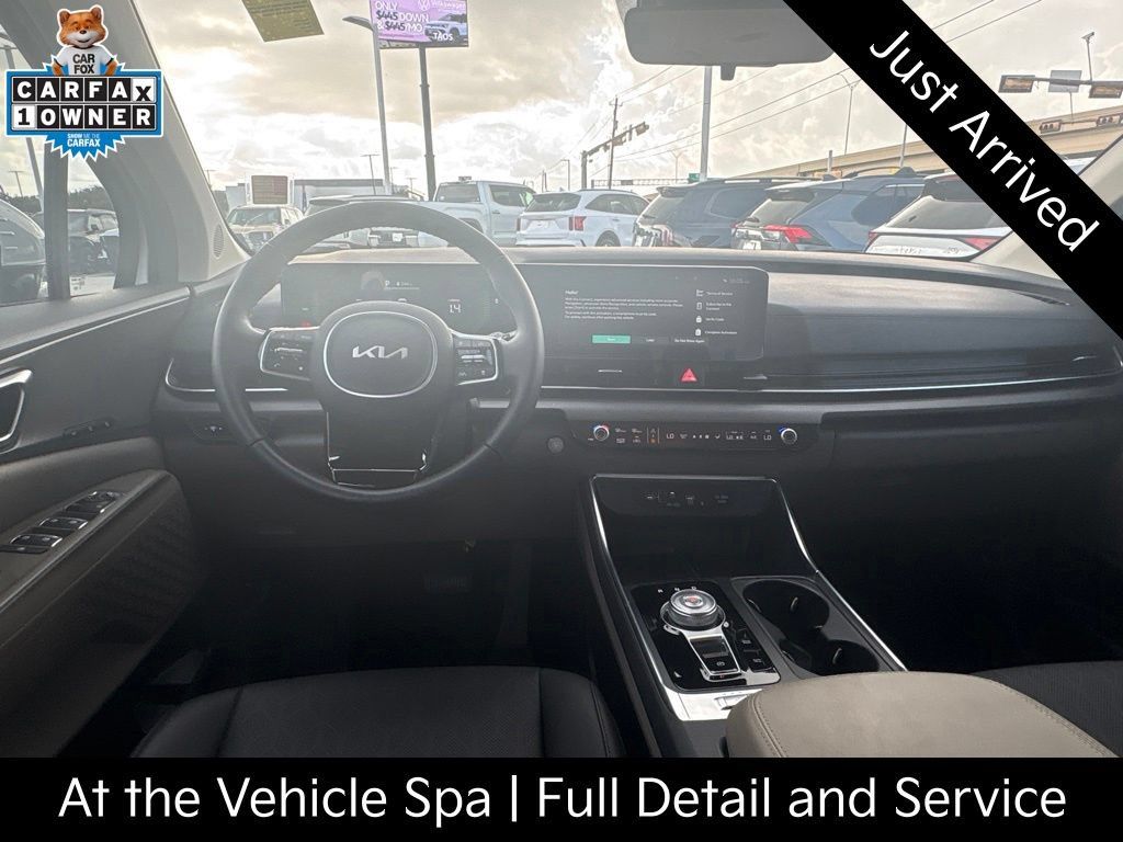 Certified 2026 Kia Carnival EX FWD image 5