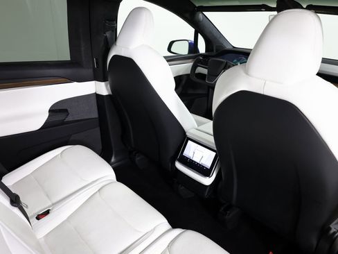 Used 2022 Tesla Model X image 41