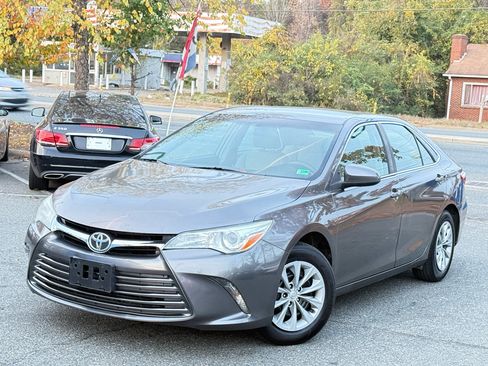 Used 2015 Toyota Camry LE image 2
