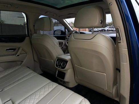 Used 2017 Bentley Bentayga AWD/4WD image 25