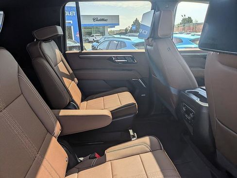 New 2026 Chevrolet Suburban High Country AWD/4WD image 33