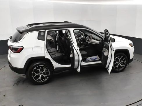 Used 2025 Jeep Compass Limited image 6