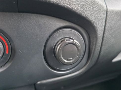 Used 2022 Nissan Frontier SV AWD/4WD image 29