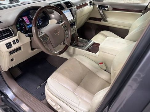 Used 2019 Lexus GX 460 Premium w/ Premium Package image 12