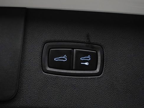 Certified 2023 Porsche Cayenne Platinum Edition image 12