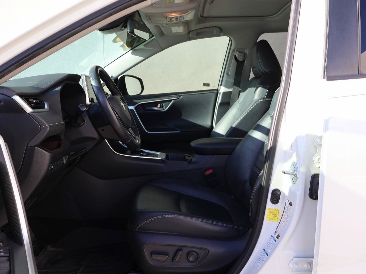 Used 2020 Toyota RAV4 Limited AWD/4WD image 8