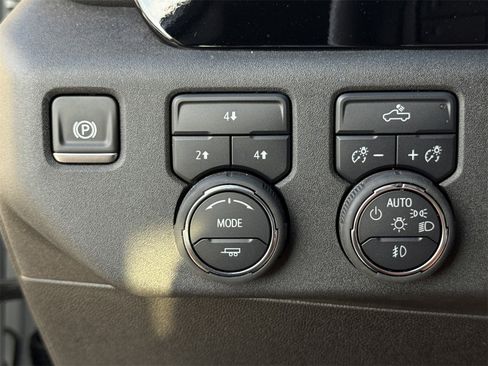 Certified 2025 Chevrolet Silverado 3500 LT image 22
