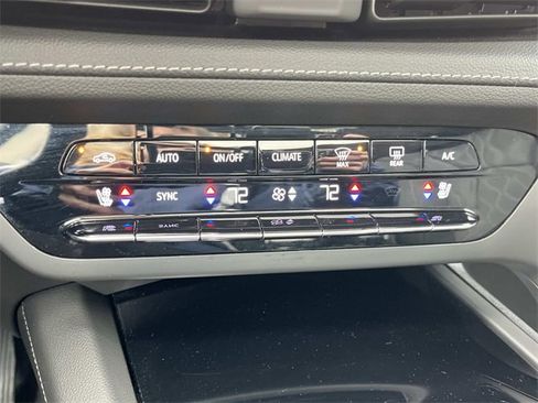 Used 2023 Buick Envision Avenir image 36