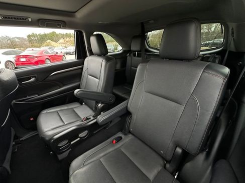 Used 2016 Toyota Highlander Limited Platinum image 34