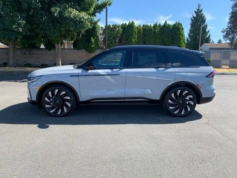 New 2026 Lincoln Nautilus Reserve w/ Jet Appearance Package AWD/4WD image 2