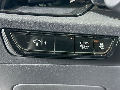 Used 2023 Kia Niro EX image 17