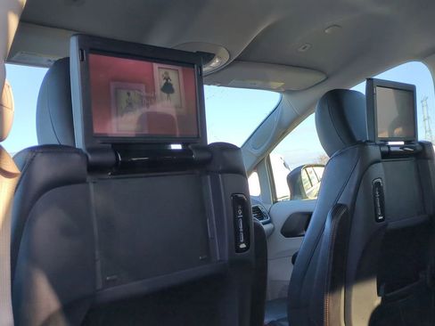 Used 2018 Chrysler Pacifica Touring-L Plus image 19