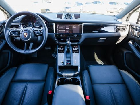 Certified 2025 Porsche Macan image 24